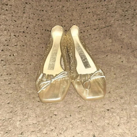 HISPANITAS-Gold Leather-Laser Cut-Out Flower-Pleated Square Toe-Sz 37-NWOB - Picture 3 of 7